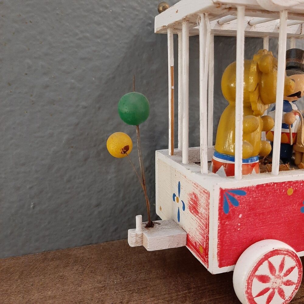 Vintage Enesco Wood CIRCUS Train Lion And Tamer Toy Figurine 1980 Music Box - Picture 5 of 8